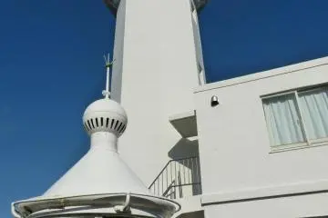 The lighthouse is 19m high and its light reaches 35 km out to sea