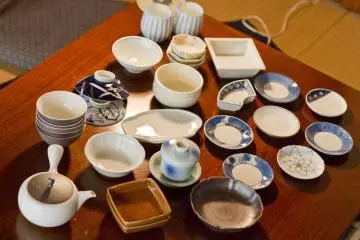 Free treasures taken home; a virtual high-five to whoever guesses the one purchased item in the comments!