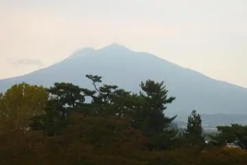 Close up of Mt Iwaki as seen from Hirosaki Park