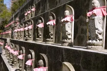 Mizuko Jizo statues apparently also help protect the innocent souls of children in the afterlife (Photo: <a href="http://www.gethiroshima.com" target="_blank" rel="noreferrer noopener nofollow">gethiroshima</a>)
