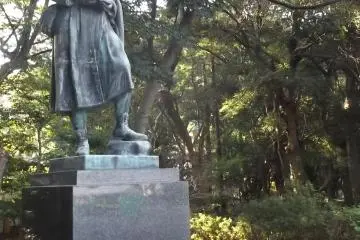A statue of (presumably) a local worthy