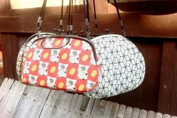 Hand crafted handbags with kimono inspired designs amongst the Ma and Pa shops of Sannenzaka