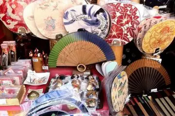 Fans of all descriptions starting from 200 yen at the Ma and Pa shops of Sannenzaka and Ninenzaka Kyoto