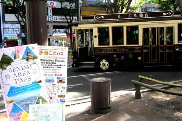 The pass may be used on the Loople Sendai, a loop bus that stops along tourists attractions. (Photo: Sendai City)
