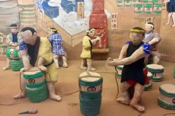 Diorama depicting soy sauce brewing in Edo Period Noda City
