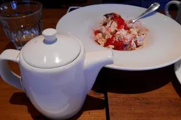 The strawberry ice cream is awesome, it complemented the sourish yet pleasant taste of the pasta and the appetisers.