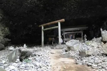 <p>ถ้าที่เทพีสุริยะอามาเทราสุขังตัวเองไว้</p>