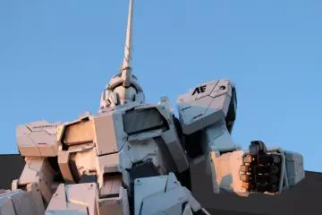 Unicorn gundam basking in the evening glow.