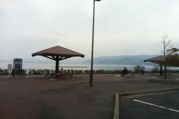 Rest your feet in the foot bath while watching Sakurajima and Kagoshima Bay