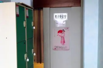 Straightforward changing rooms