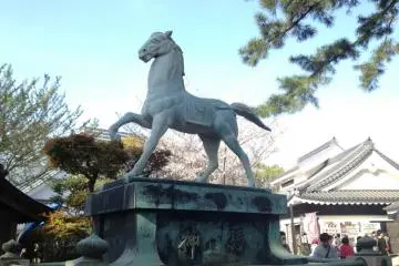 Statue of a horse outside the shrine at the base of Okazaki Castle.