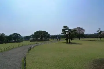 Seru juga berjalan-jalan di kebun