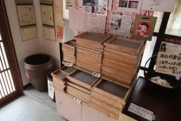 Cetakan yang digunakan saar workshop: ukuran kartu pos adalah yang paling kecil di sebelah kiri