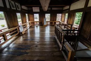 Ruang melihat bulan adalah salah satu fitur unik Kastil Matsumoto -- hanya satu kastil lain di Jepang yang memiliki fasilitas ini!