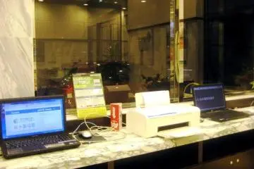 Internet laptops at the lobby of the Toyoko Inn Nihonbashi lets you catch up on facebook or be connected with the world