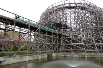 Tobu Zoo, a close-up of Regina from the entrance line