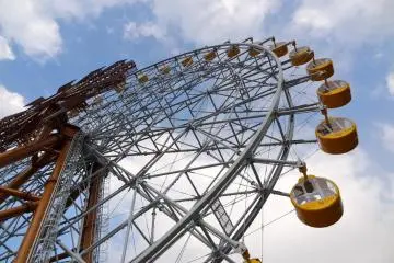Tobu Zoo, cheese themed ferris wheel in Heartful Land