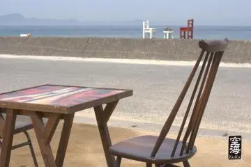 Another scene overlooking the ocean