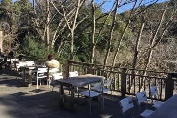 The deck is the perfect place to hang out in good weather. Listen to the soothing flow of the Koma River.
