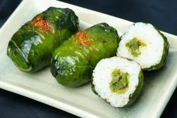 เมะฮะริ ซูชิ (Mehari Zushi) เป็นซูชิที่ห่อด้วยใบมัสตาร์ดทะคะนะดอง และสอดไส้ก้านทะคะนะดอง
