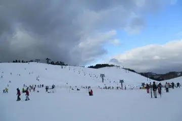 A view of the skiers
