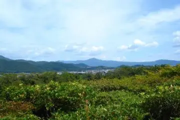 Beautiful panoramic views of the mountains from Okochi Sanso a samurai actors country villa in Arishiyama and Sagano Kyoto (Photo: Iyu Cook)
