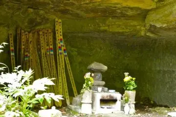 This is where Kamakura Shogunate came to an end (Takatoki Harakiri Yagura)