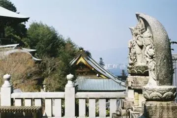 <p>Vue sur la mer int&eacute;rieure de Seto depuis le Daishō-in</p>