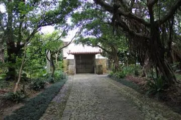 <p>The pathway leading to the Seimon main gate are paved with limestone and edged by stone culverts</p>