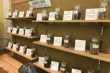 Materials that create soothing fragrances on display