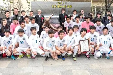 Ceremony: Minami Katsushika High School Soccer team, school band, city officials, and Creator Mr. Takahashi