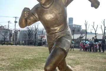 Bronze Statue:Taro Misaki