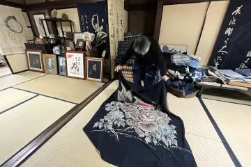 The master showing his dragon print