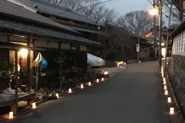 300 candles line the main street of Yoshinoyama