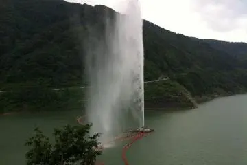 Lake Gassan's fountain in Nishikawa Town in summer. This fountain is 112 meters high
