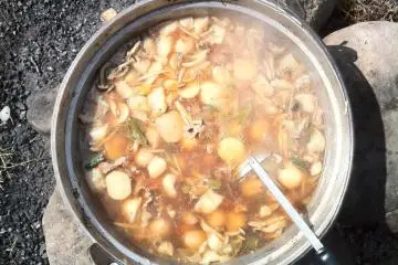 Imonikai is held in autumn season at Yamagata's riversides. We enjoy having Imoni (a hotpot) with family, friends and fellow workers