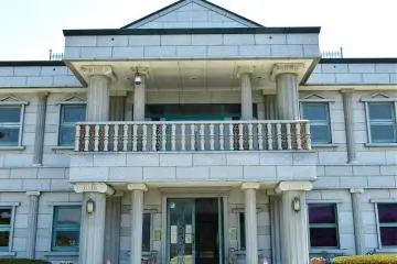 Lakeside Observation Building (replica of Hakone Palace)