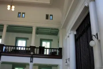 The classically framed stage
