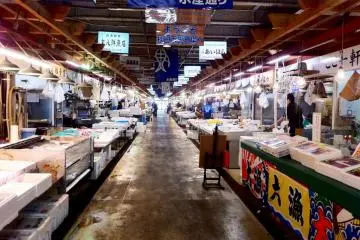 There are several aisles of fishmonger stalls at the Akita Citizen Market one of the largest north of Tsukiji