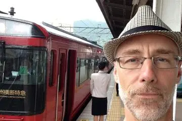 In Beppu, ready to head for Oita and Yunohira, wearing my Torasan hat