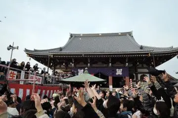 An eager crowd in front of the main building