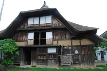 Large three-story farmhouse that dates from 1822.