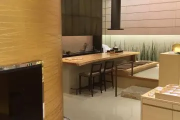 ห้องน้ำชาและทางเข้าสู่โดมทองคำ