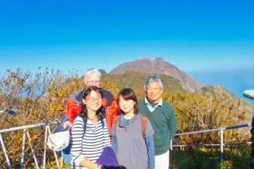 Masao, Sachiko, Miwa, and Rey at top platform