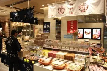 Arena makanan manis di Atre Kawasaki