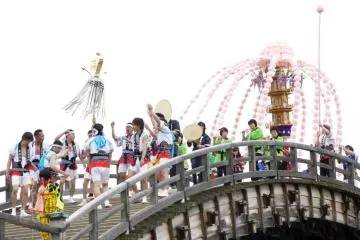 Locals seem to enjoy taking part in the parade! (Photo: <a href="http://www.gethiroshima.com" target="_blank" rel="noreferrer noopener nofollow">GetHiroshima</a>)