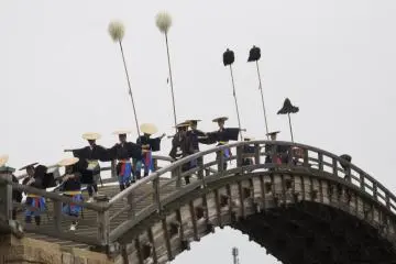 An array of costumes and elborate moves on display (Photo: <a href="http://www.gethiroshima.com" target="_blank" rel="noreferrer noopener nofollow">GetHiroshima</a>)