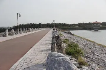 <p>The road across Kurashiki Dam is picturesque along both sides and each end</p>