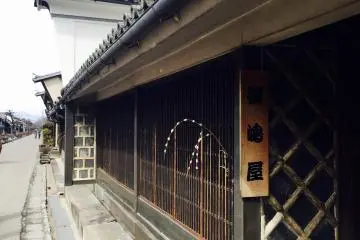 One of the lovely 'sode udatsu' presiding over Unnojuku