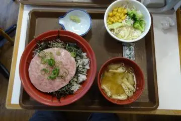 อิ่มอร่อยตลอด 24 ชั่วโมงที่ Sukiya